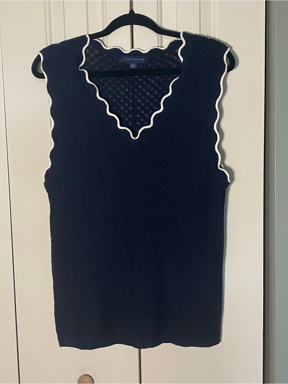 Tommy Hilfiger Navy Sleeveless Knit Top with White Trim Sz XL